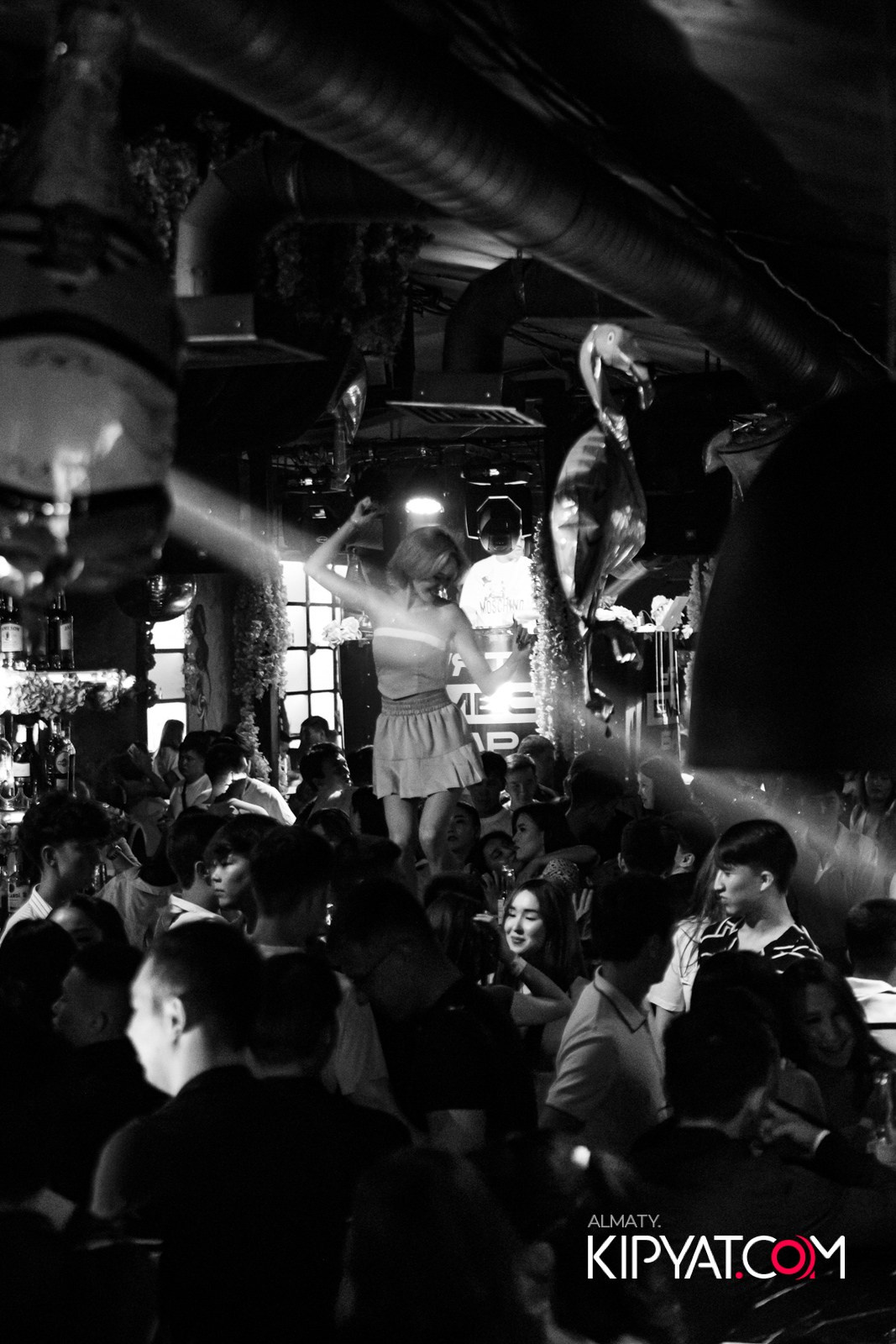 UYAT EMES BAR. КИПЯТКОМ АЛМАТЫ!