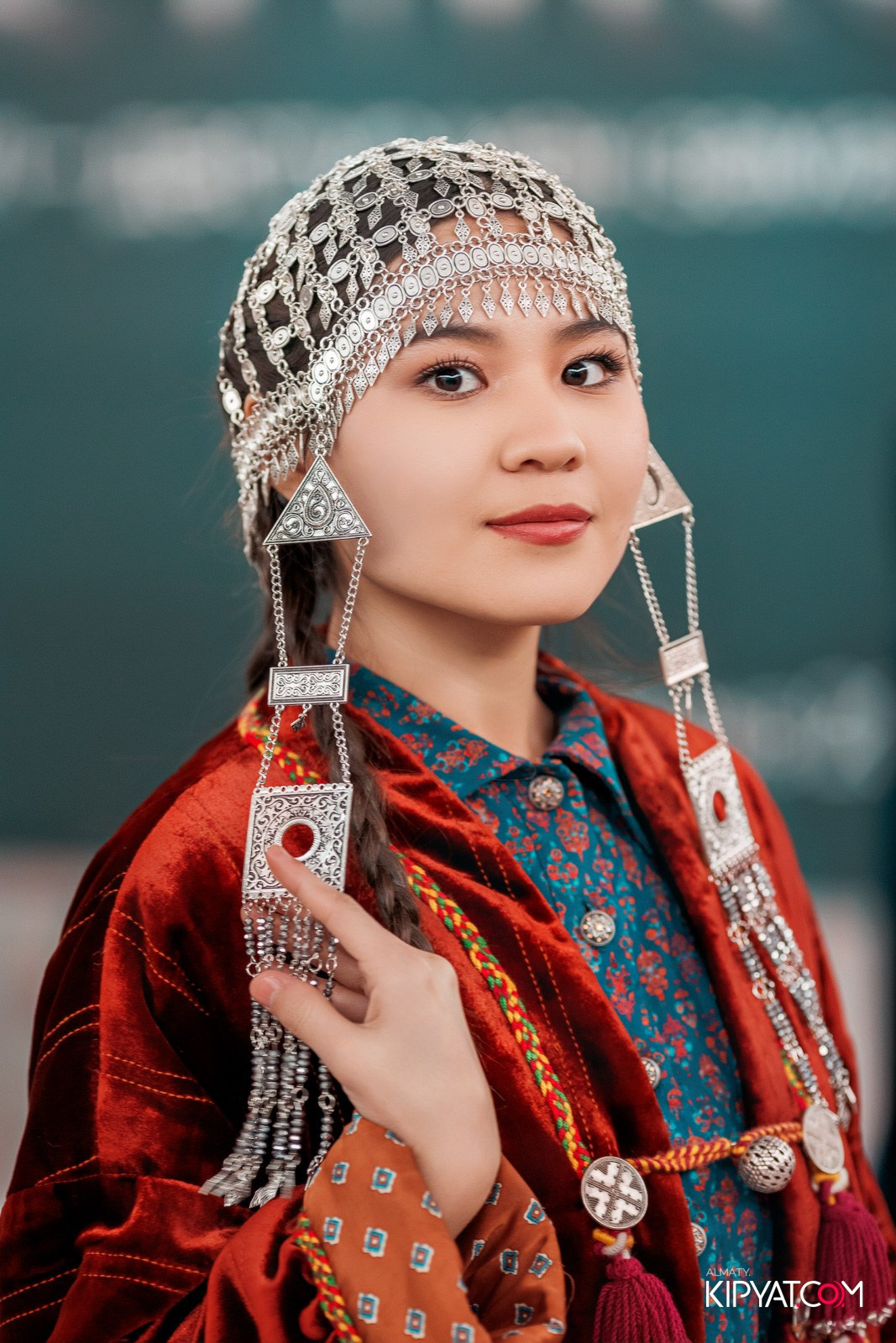 FASHION ПОКАЗ, КАЗАХСКОЙ НАЦИОНАЛЬНОЙ ОДЕЖДЫ. КИПЯТКОМ АЛМАТЫ!