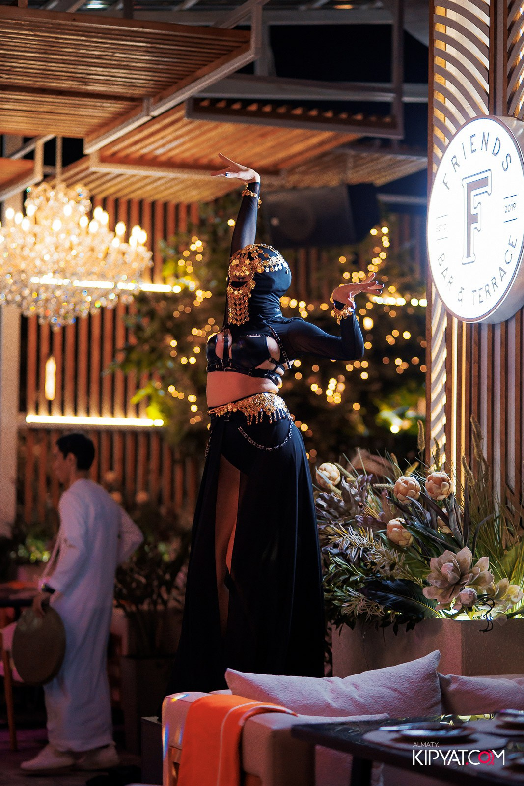FRIENDS BAR & TERRACE. КИПЯТКОМ АЛМАТЫ!