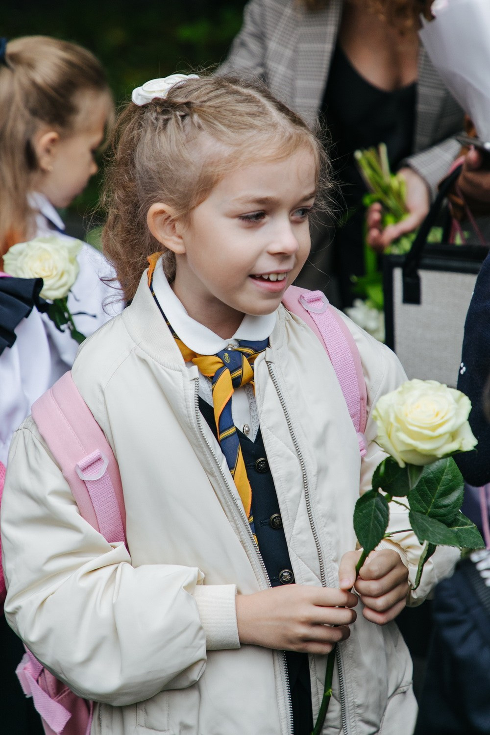 Школьники 1 сентября, линейка. Фотограф крещение венчание в Петербурге! Помогает подобрать храм и посоветовал душевного батюшку в СПб