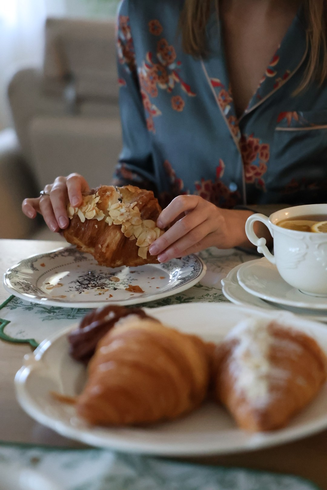 Ира и круассаны. Ваш семейный newborn и lifestyle фотограф в СПБ Наталья Журавлева