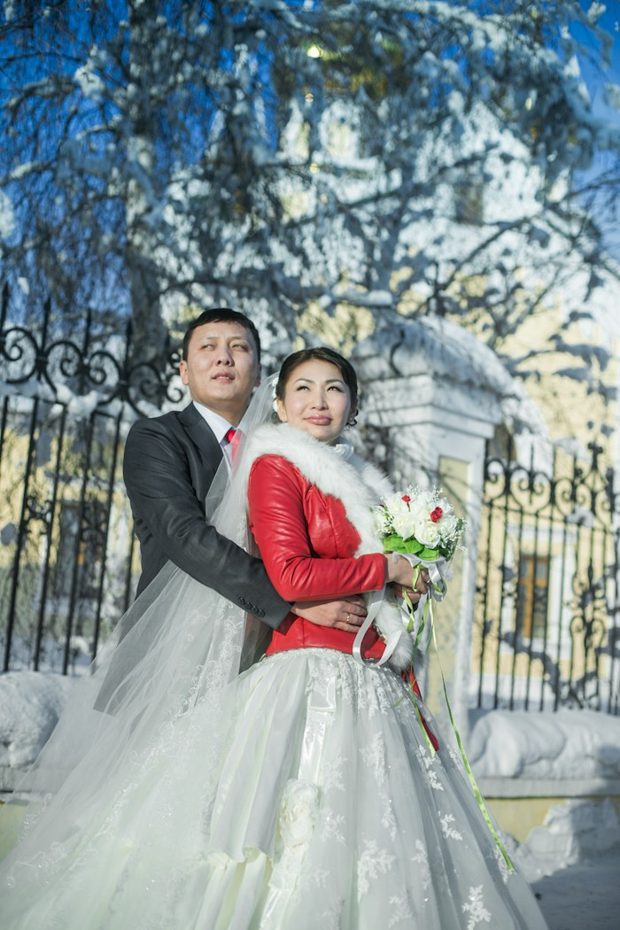 Зимнее свадебное фото. Фотограф Надежда Куин, Якутск