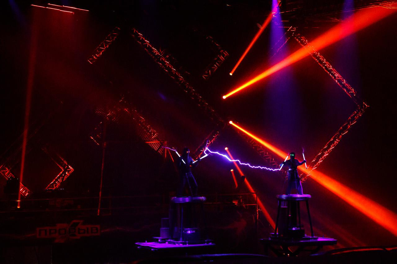 Дизайн для Фестиваля экстремальных видов спорта «ПРОРЫВ 2016». OOPS