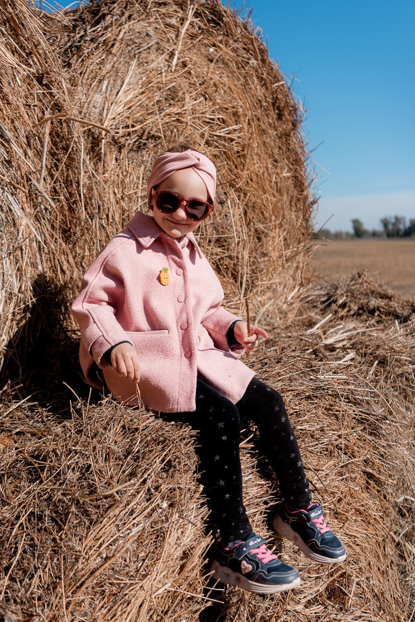 Семейная фотосессия в поле с Лошадками. Фотограф в Волгограде и Волжском Александр Горбань
