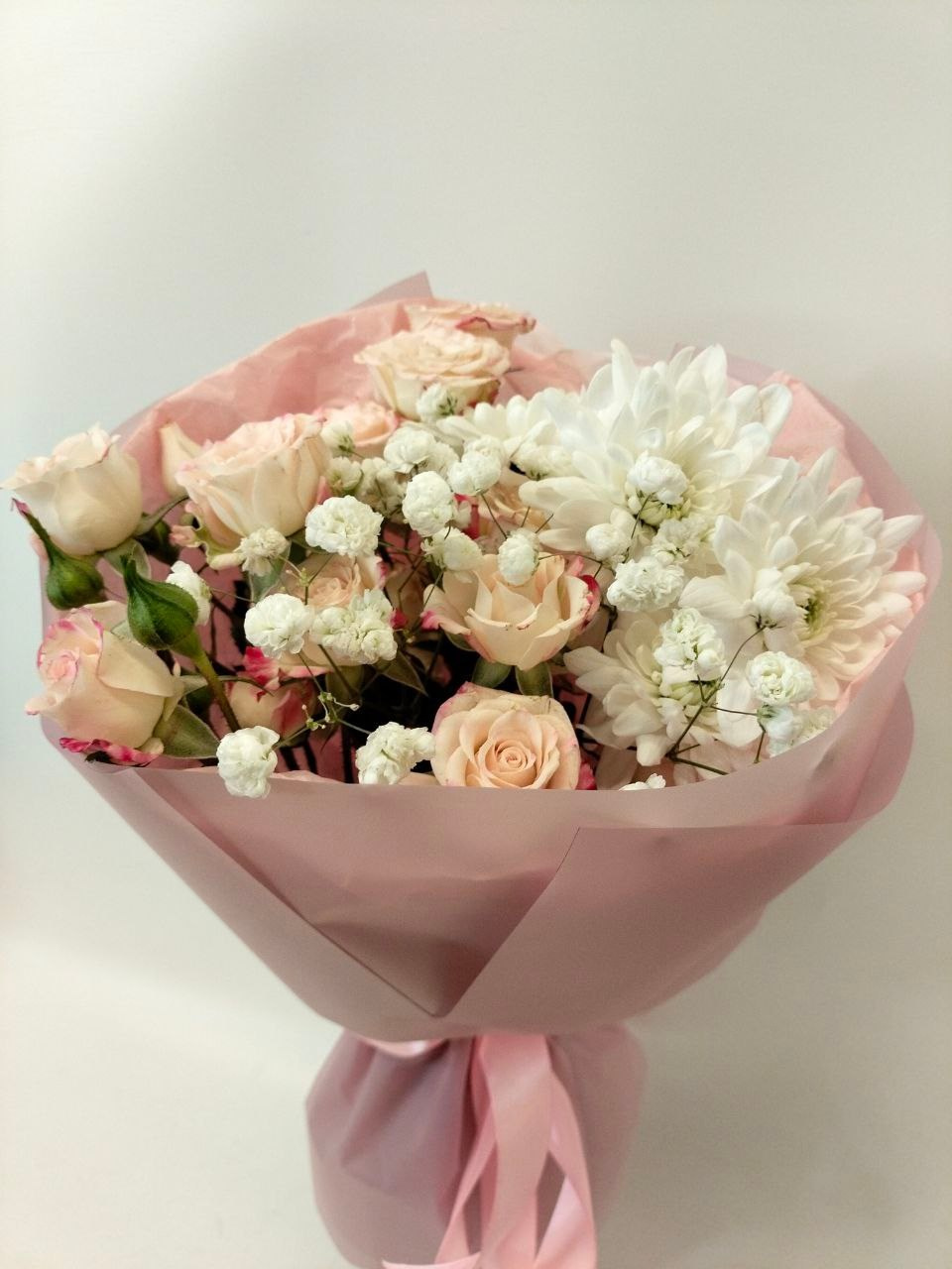 Нежный букет на 8 Марта, мимоза и тюльпаны