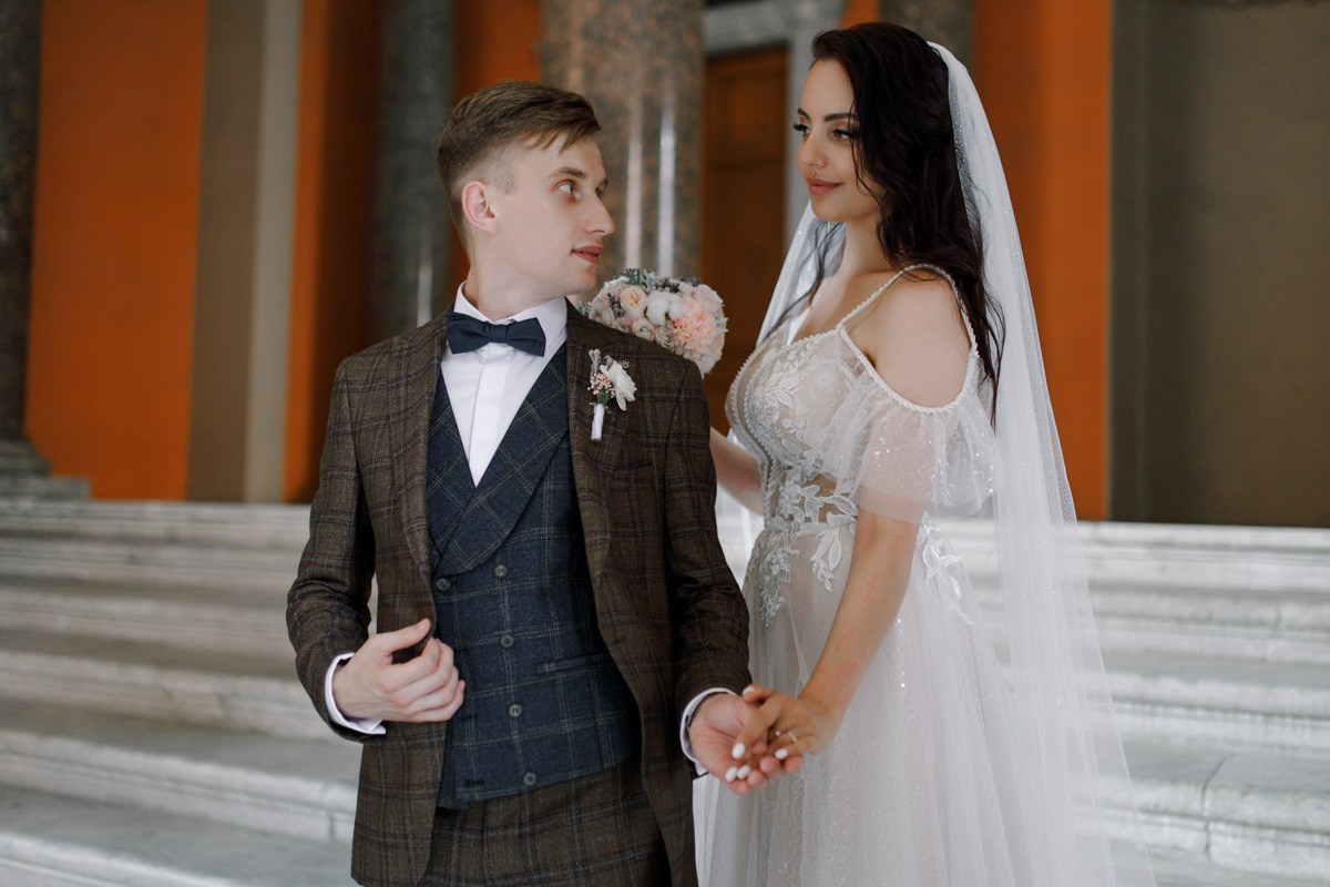 Свадебная фотосессия на Невском. Свадебный фотограф СПБ