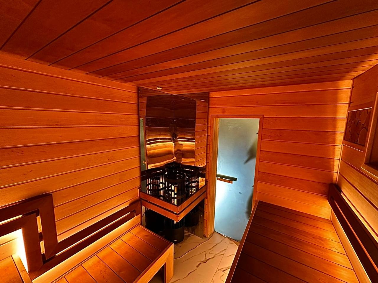 Сауна в Ольшаниках: просторный верхний полог для жаркого пара и уютный нижний — для юных ценителей бани. SaunaTopMasters