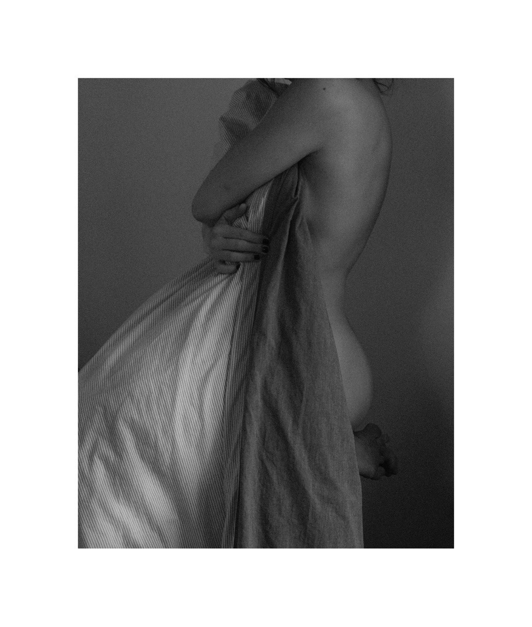 Будуарная фотосессия, непошлое ню, чувственное тело. Фотограф Анна Чанаях