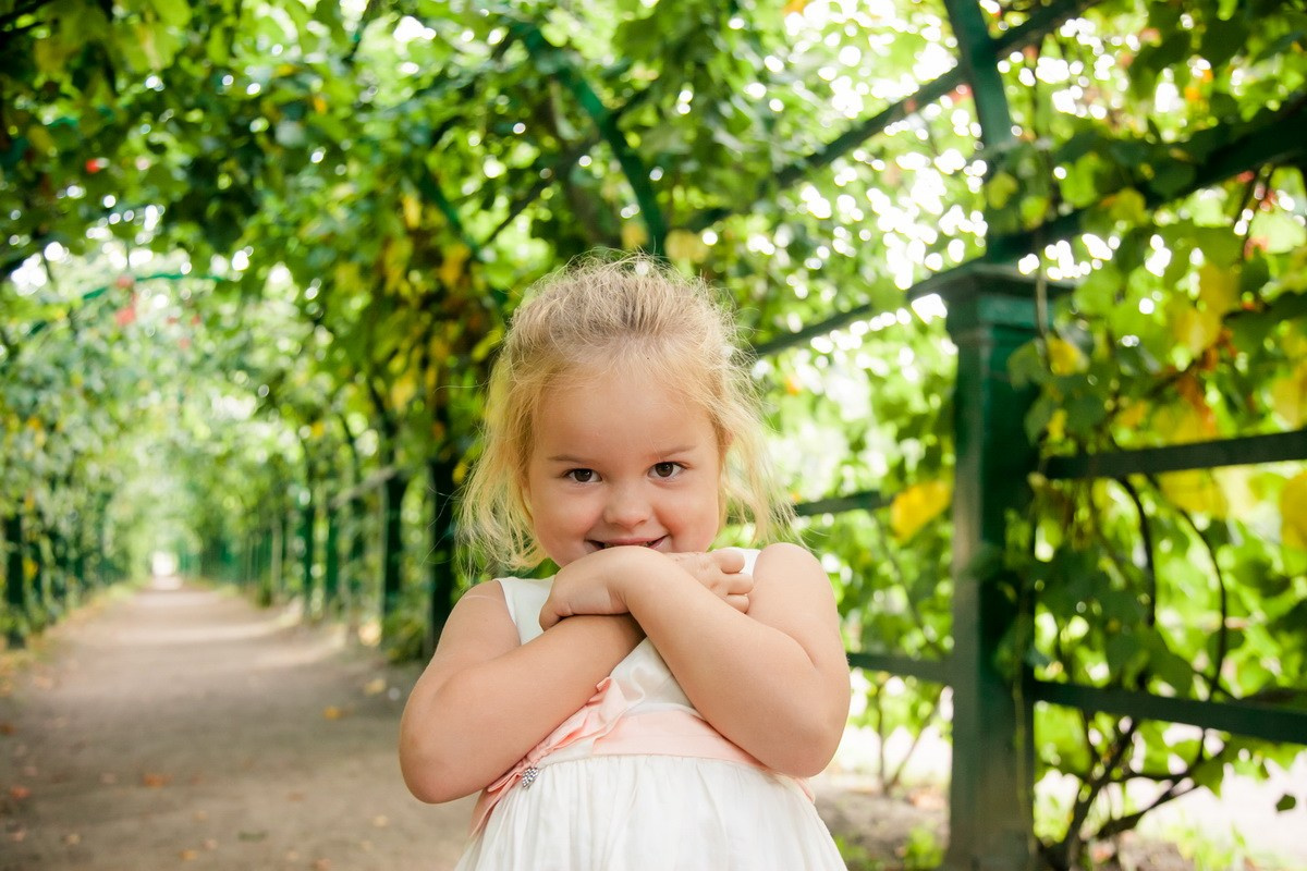 Семейная фотосессия в Петергофе. Фотограф крещение венчание в Петербурге! Помогает подобрать храм и посоветовал душевного батюшку в СПб