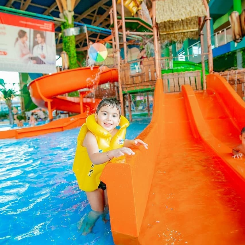 Кто самый счастливый? Тот, кто сегодня нырял, плескался и смеялся в аквапарке H2O! 🌊😄