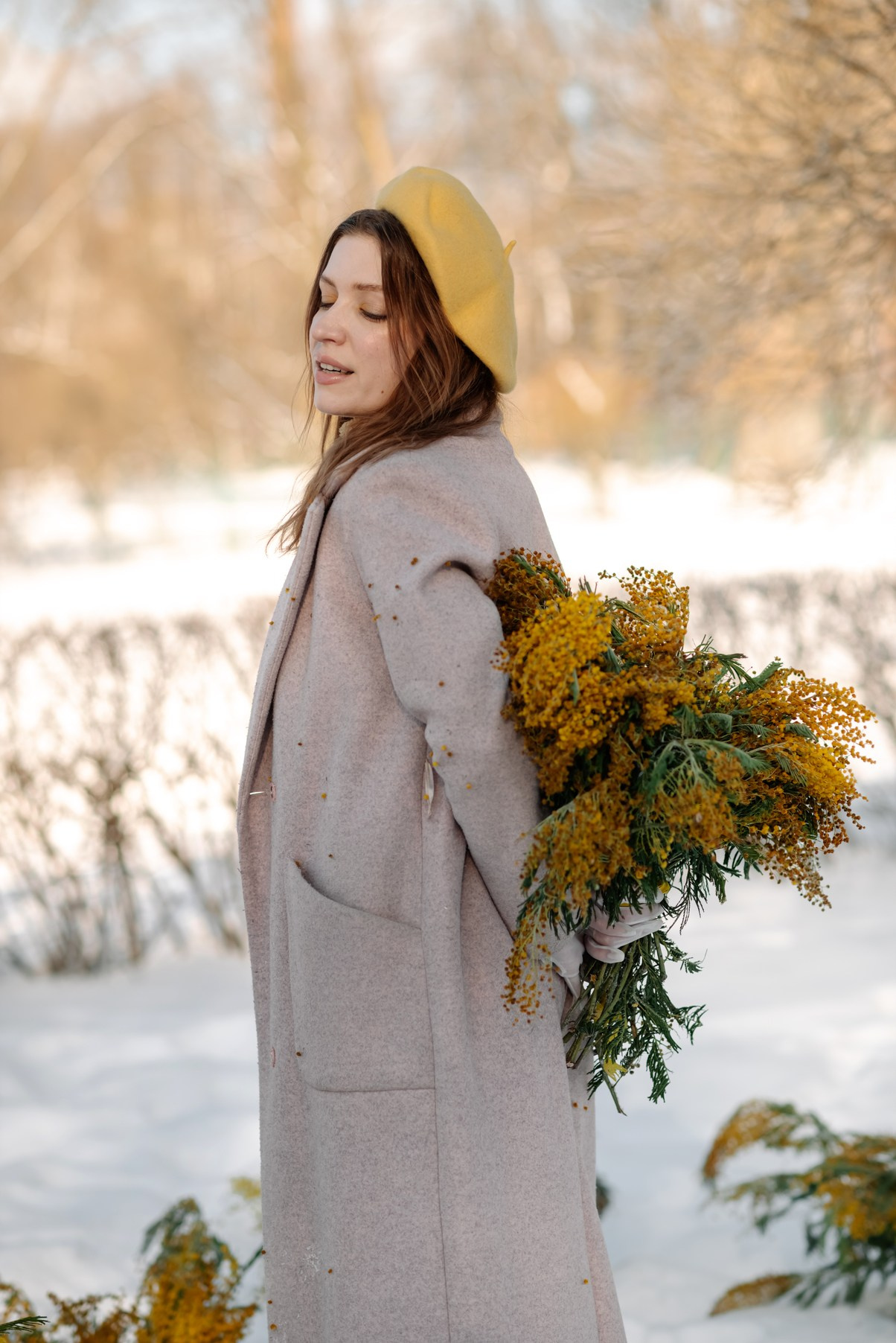 Анастасия с мимозой. Свадебный и сеейный фотограф в Санкт-Петербурге Елена Худякова