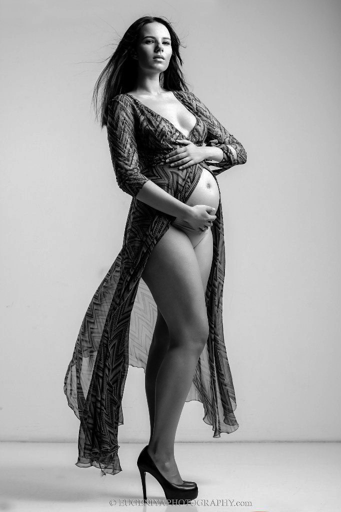 PREGNANT. Evgeniia Sinkevich. Photographer in Riga and Europe