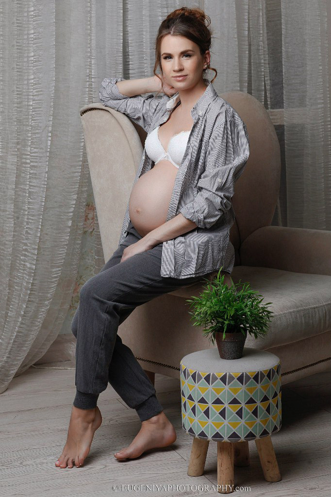 PREGNANT. Evgeniia Sinkevich. Photographer in Riga and Europe