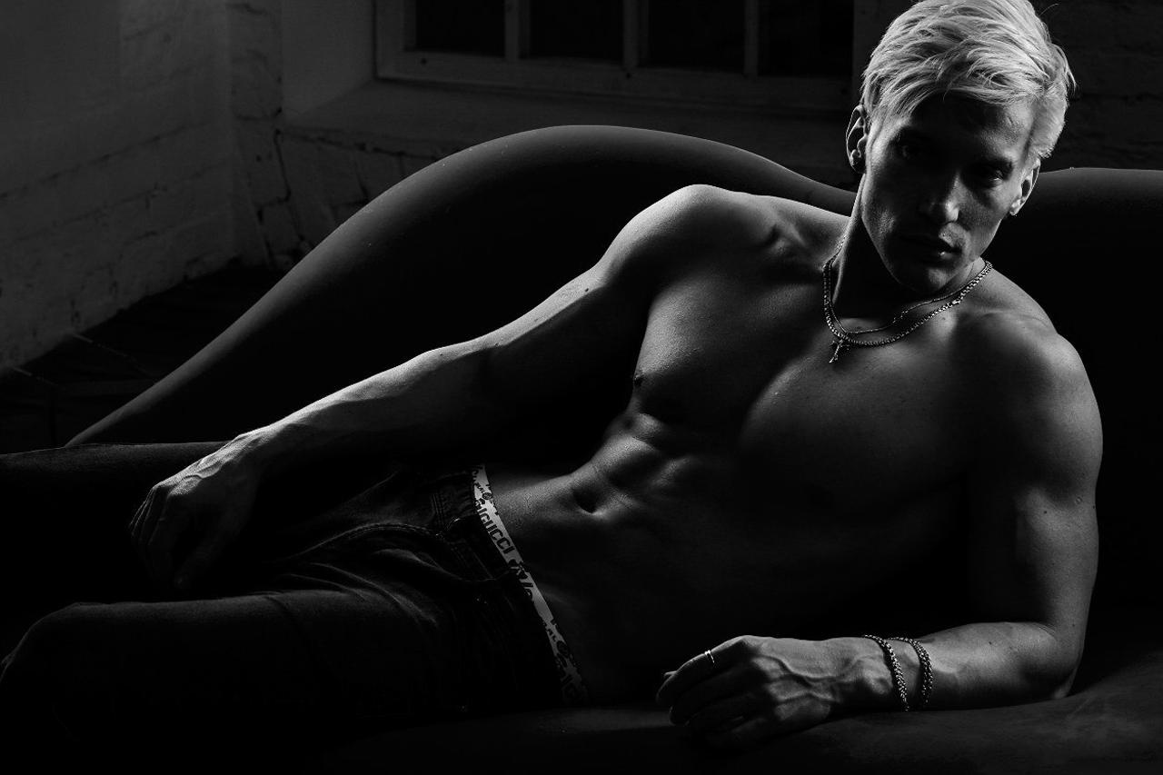 Студийный мужской портрет. Фотограф-портретист Евгения Синкевич в Риге и Европе