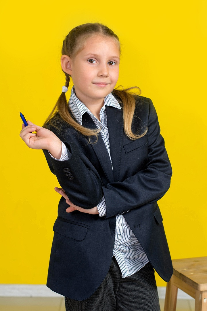 Фото на жёлтом фоне для 2 класса.