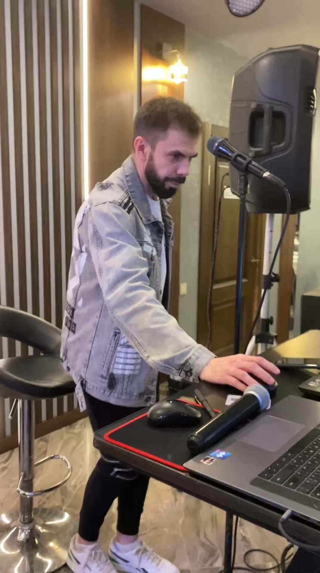 Музыкальное соправождение. Организатор праздников. Ведущая Марина Гребенникова