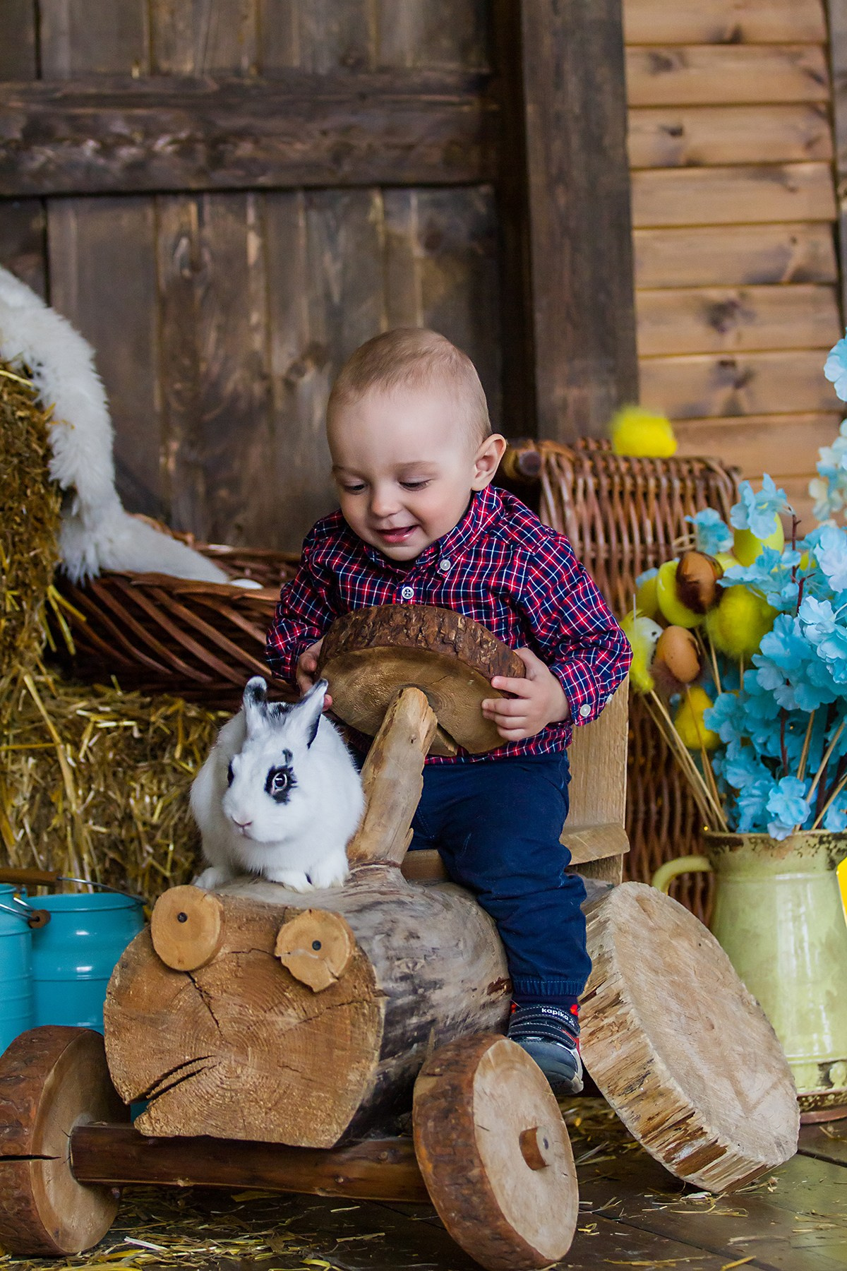 Семейная фотосессия в студии с весенней тематикой, Пасха и кролик. Семейный и детский фотограф в Москве Мария Быкова
