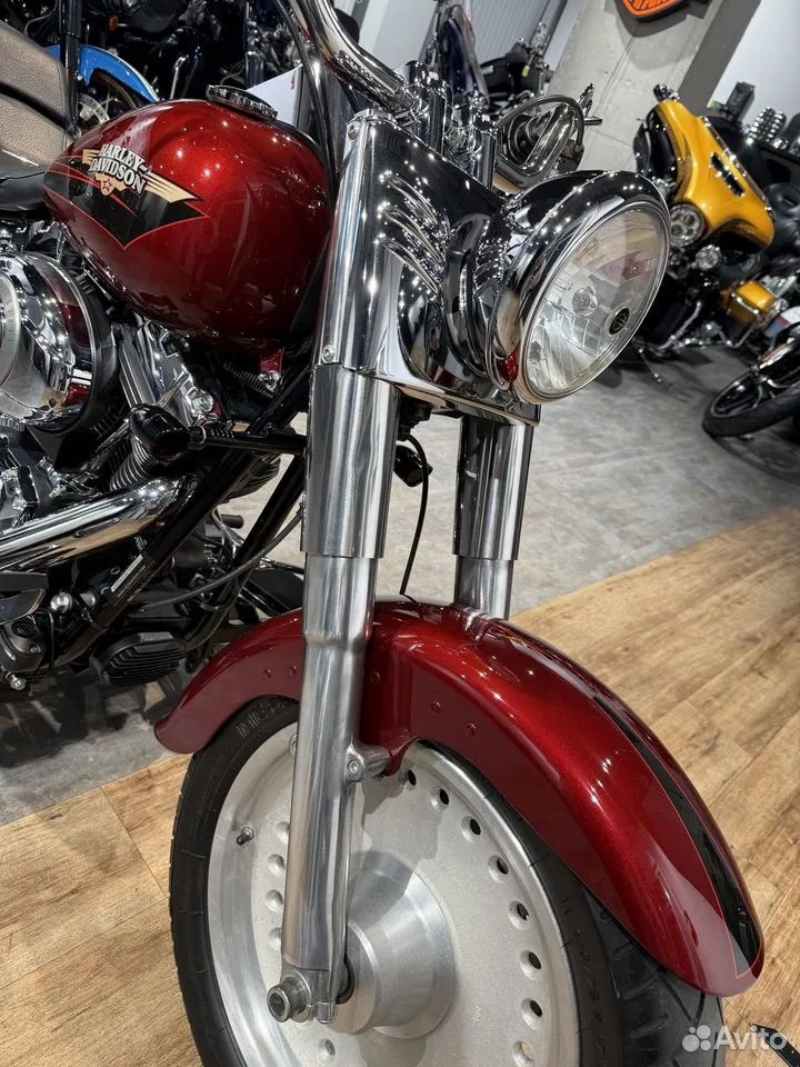 Купить Harley-Davidson Fat Boy (Red Hot Sunglo) (Softail/Dyna) — подробнее на сайте. Hello Davidson, Москва. Только хорошие мотоциклы…