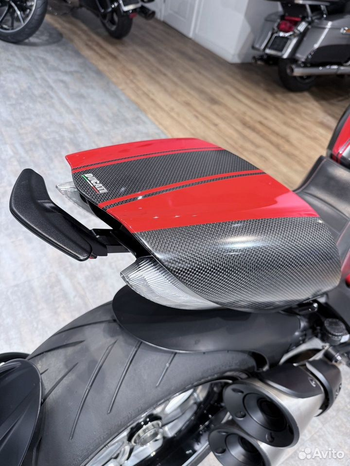 Купить 2015 Ducati Diavel Red Carbon — подробнее на сайте. Hello Davidson, Москва. Только хорошие мотоциклы…