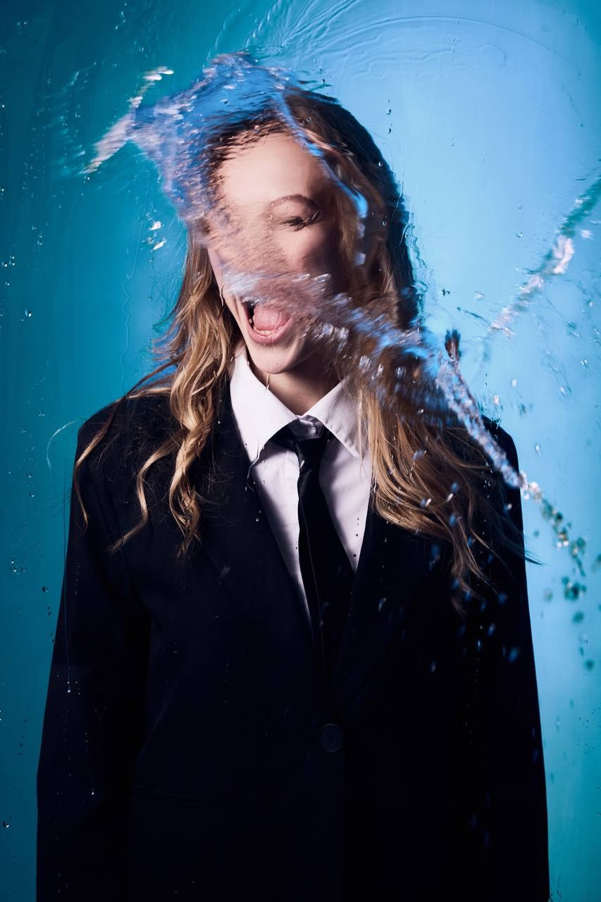 Аренда фотостудия с циклорамой в Сочи — FASHIONprod, 1000 ₽/час. Стрит съемки для маркетплейсов в Сочи | ИИ контент | fashionprod