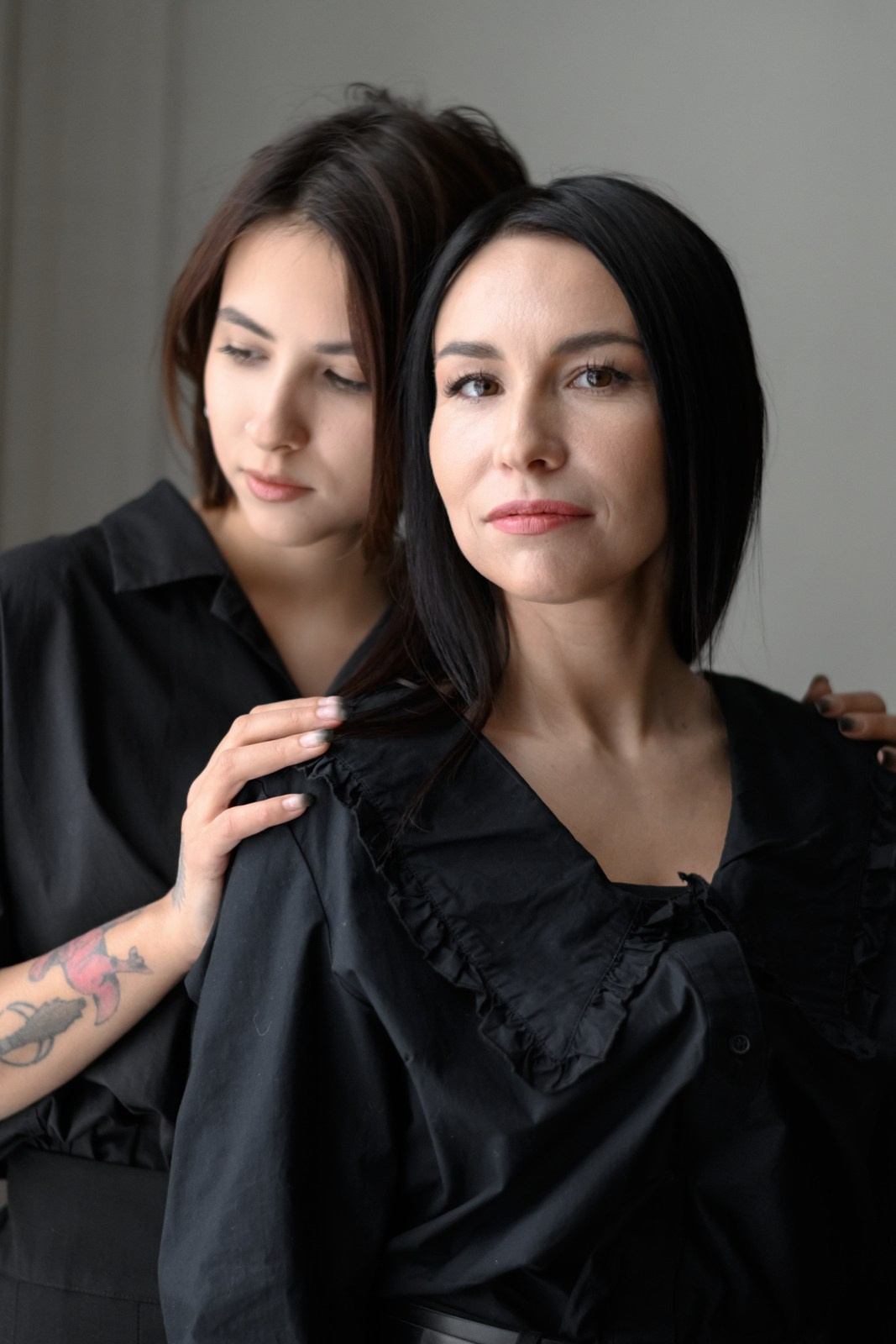 Фотосессия сестер в студии концептуальная история. Портретный фотограф Тюмень Дарья Мустафина