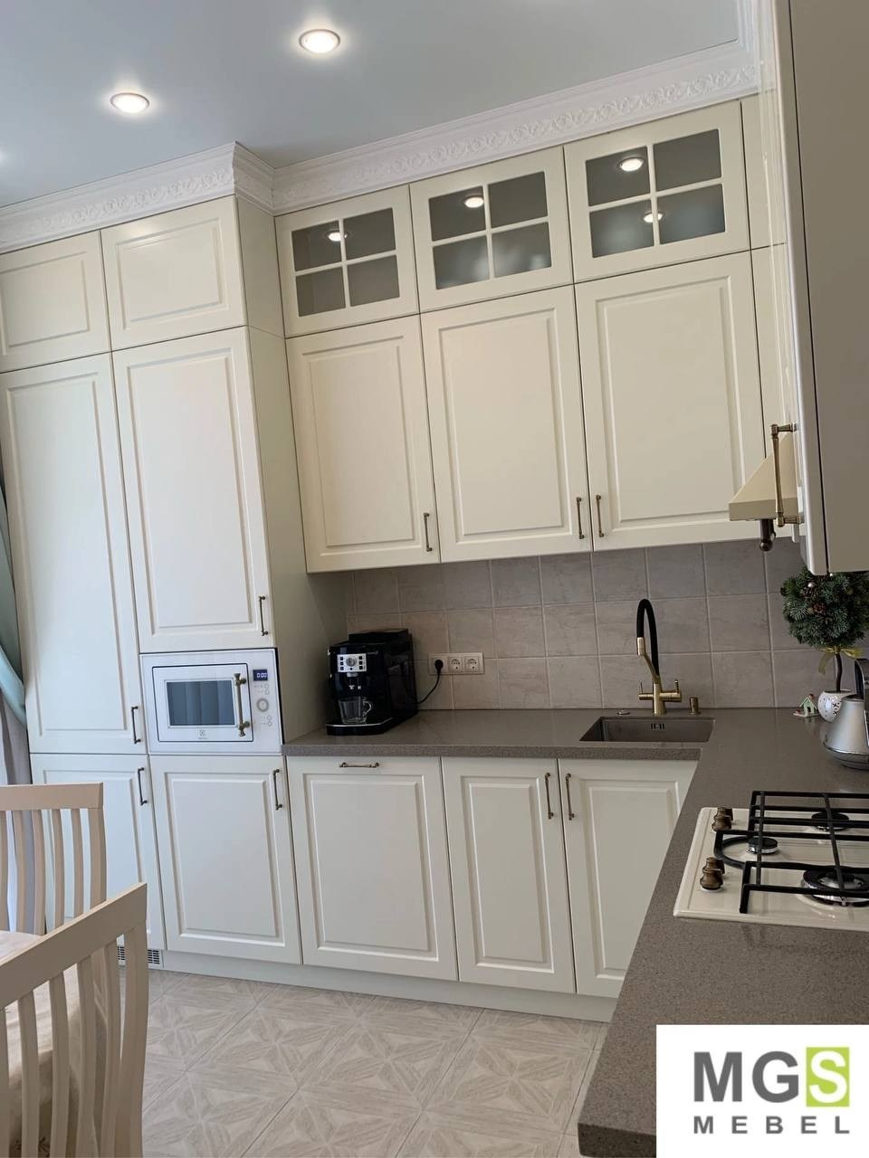 Кухня в современном стиле с мебелью от производителя MGS мебель