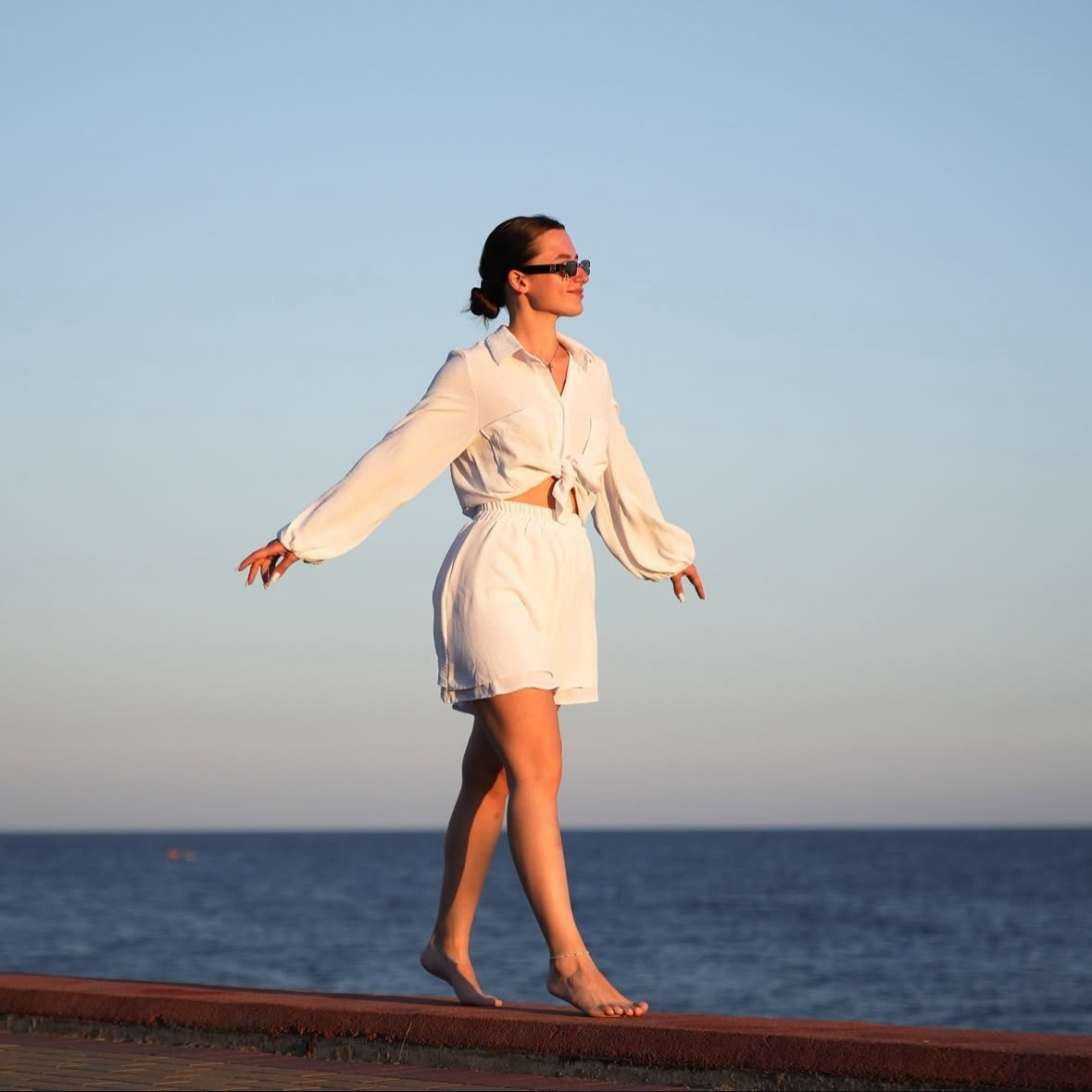 Авторские путешествия на красном кабриолете Lexus. Сочи, Адлер, Сириус, Красная Поляна, озеро Рица. Личный водитель и фотограф. Свадебный фотограф в Сочи и Адлере — Фотосессии на море и в горах | Виктор Рогулев