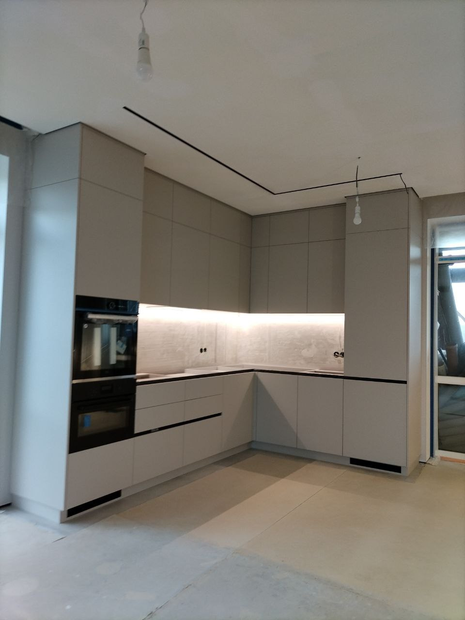 Фото с монтажа |Мебель на заказа: кухни, шкафы и т.д. в Томске. ГУДРУМ — Мебель на заказ в Томске | Кухни | Шкафы | Стулья и Столы