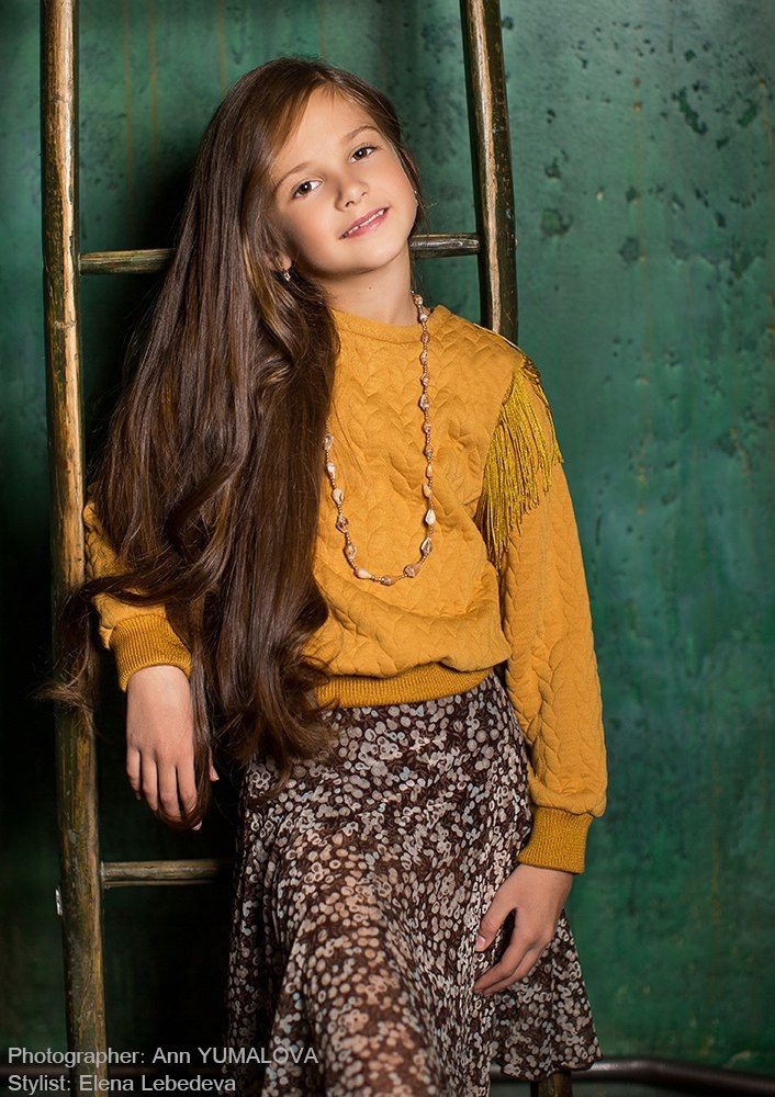 Детский портрет. Женский фотограф в Санк-Петербурге и Москве — фотосессия девушки в студии, портрет, фотосъемка