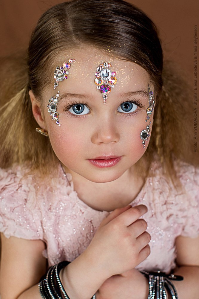 Детский портрет. Женский фотограф в Санк-Петербурге и Москве — фотосессия девушки в студии, портрет, фотосъемка
