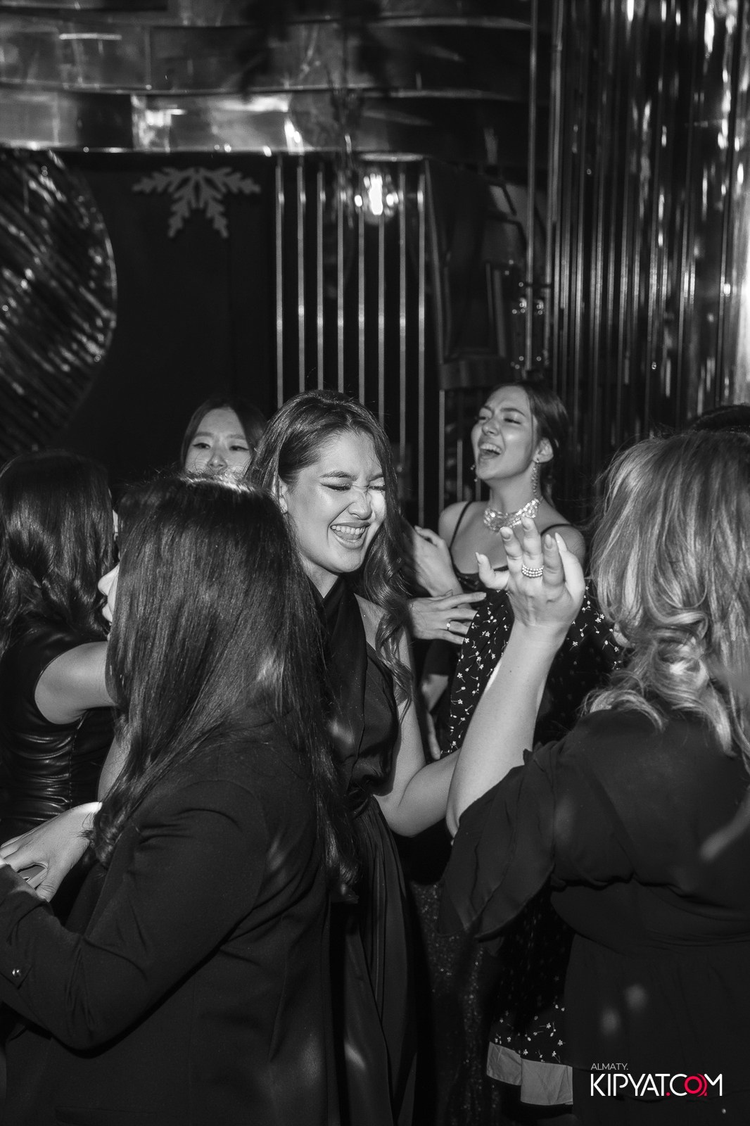 MOOD KARAOKE & TERRACE. КИПЯТКОМ АЛМАТЫ!