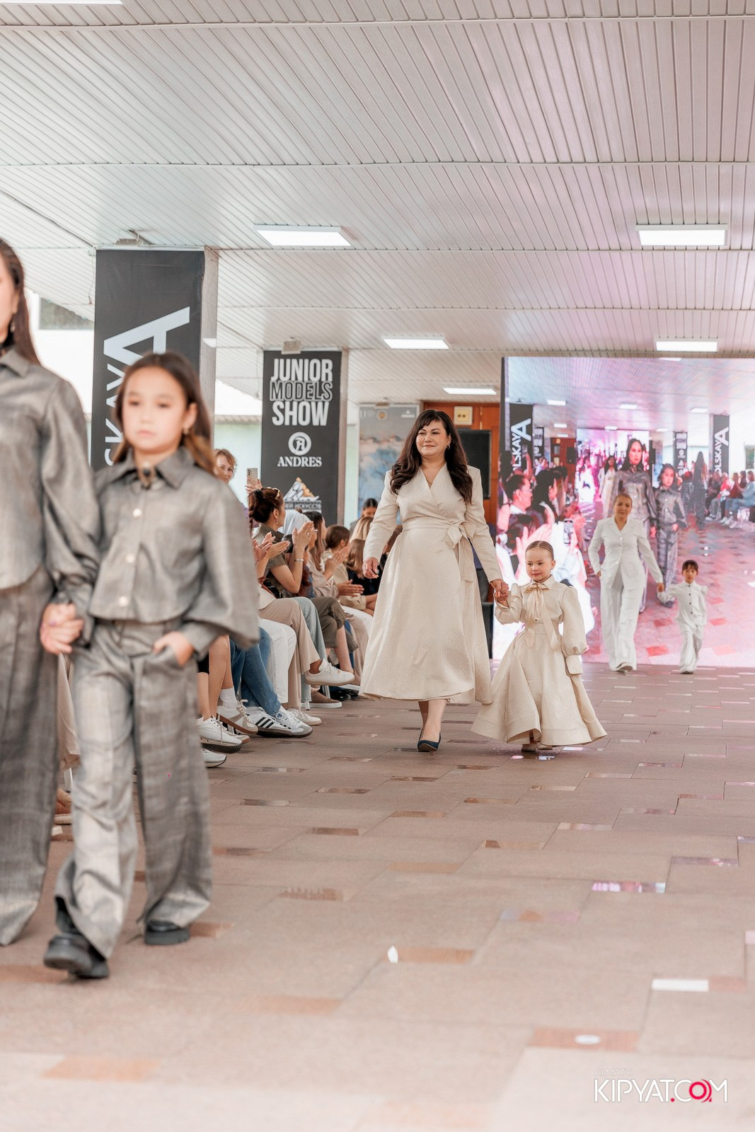 JUNIOR FASHION SHOW. КИПЯТКОМ АЛМАТЫ!
