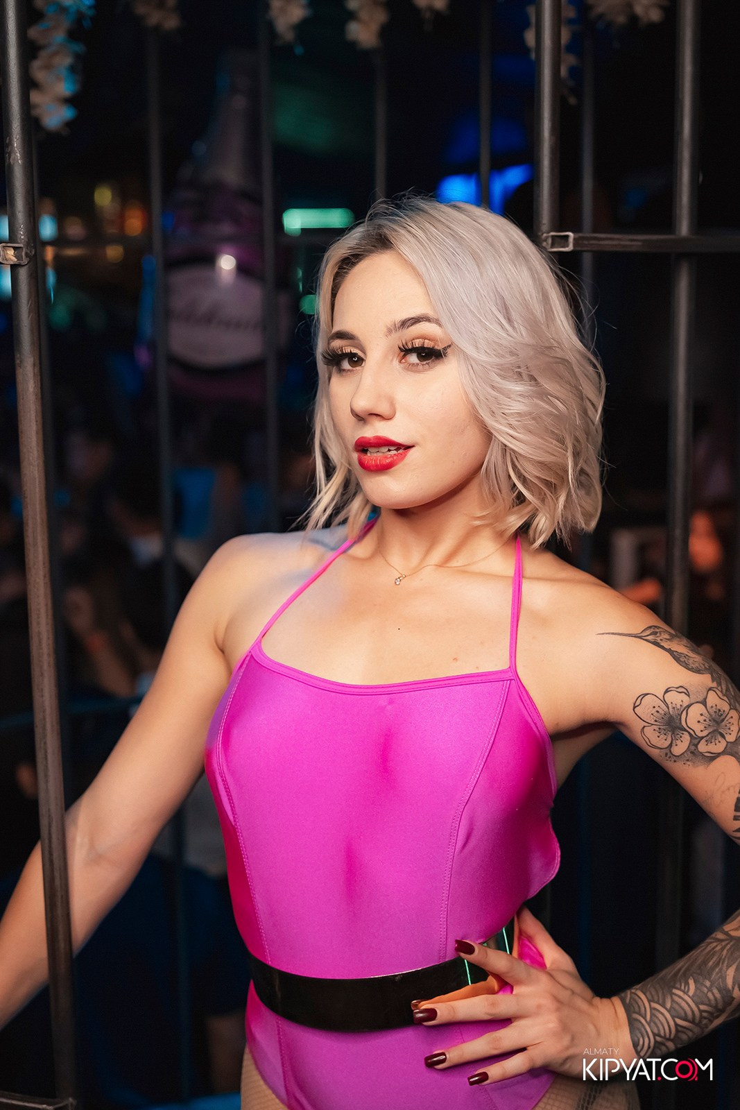 UYAT ЕМES BAR. КИПЯТКОМ АЛМАТЫ!