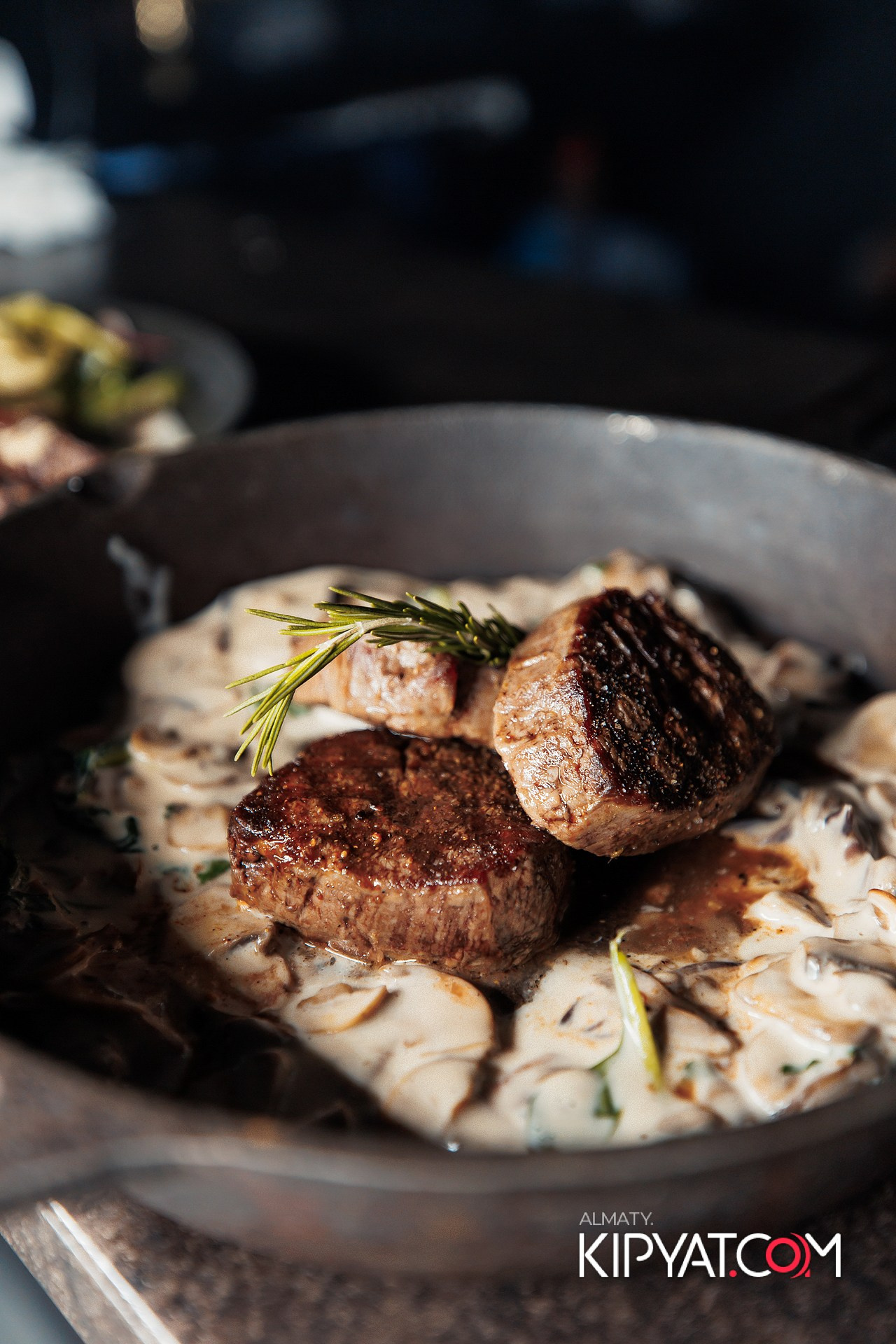 Friends bar & terrace. КИПЯТКОМ АЛМАТЫ!