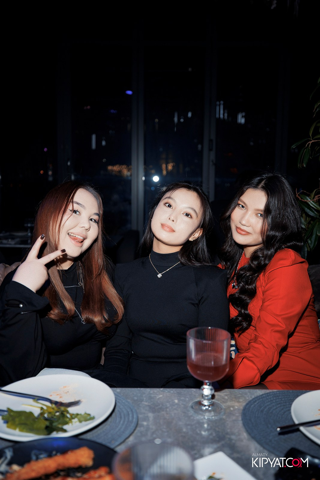 FRIENDS BAR & TERRACE. КИПЯТКОМ АЛМАТЫ!