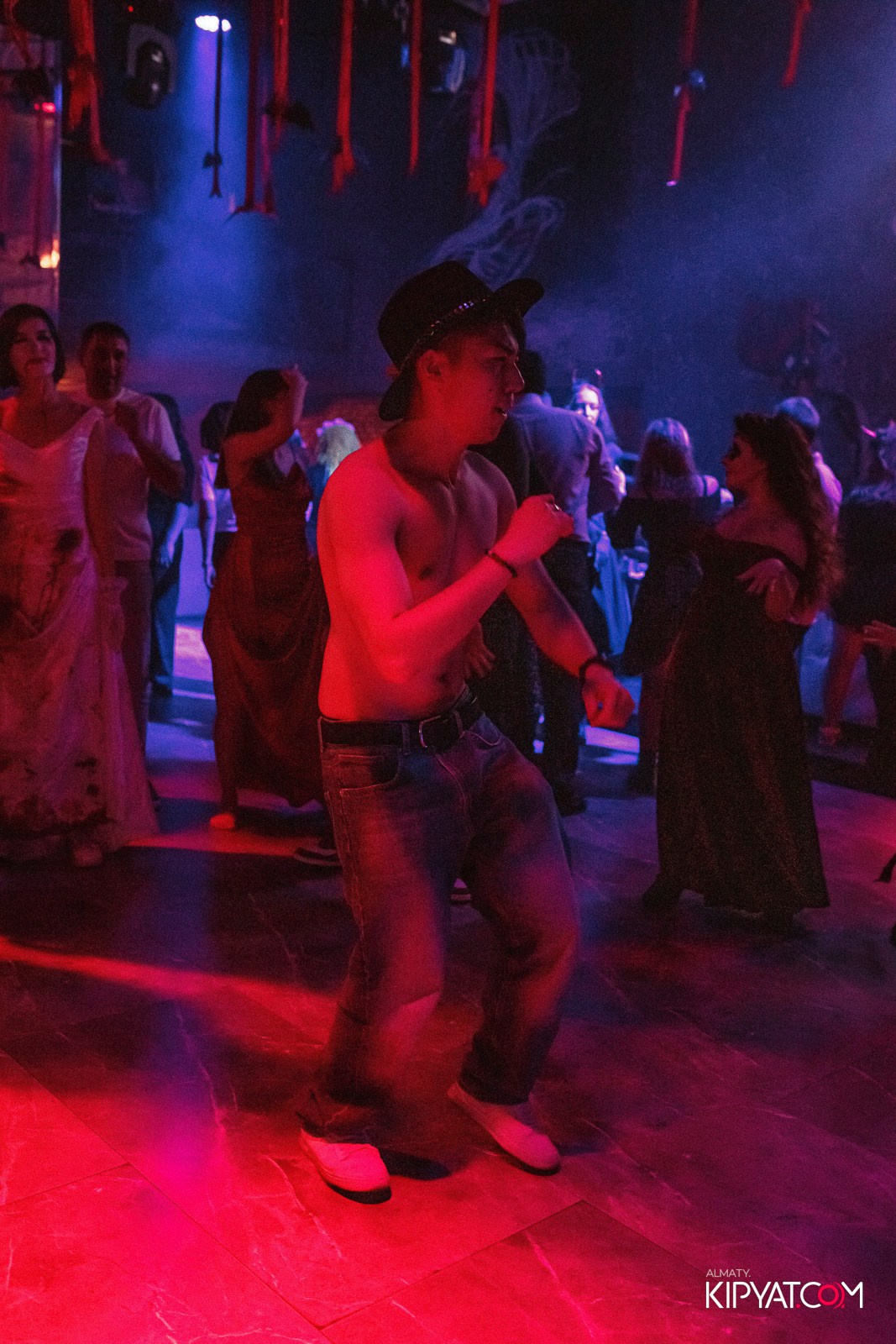 БАЛ НЕЧИСТИ В HIT RETRO. КИПЯТКОМ АЛМАТЫ!