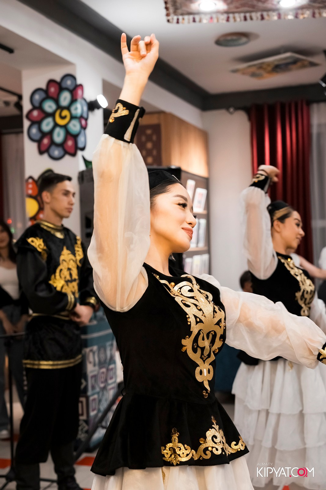 СЕМЕЙНЫЙ РЕСТОРАН BAZAAR. КИПЯТКОМ АЛМАТЫ!