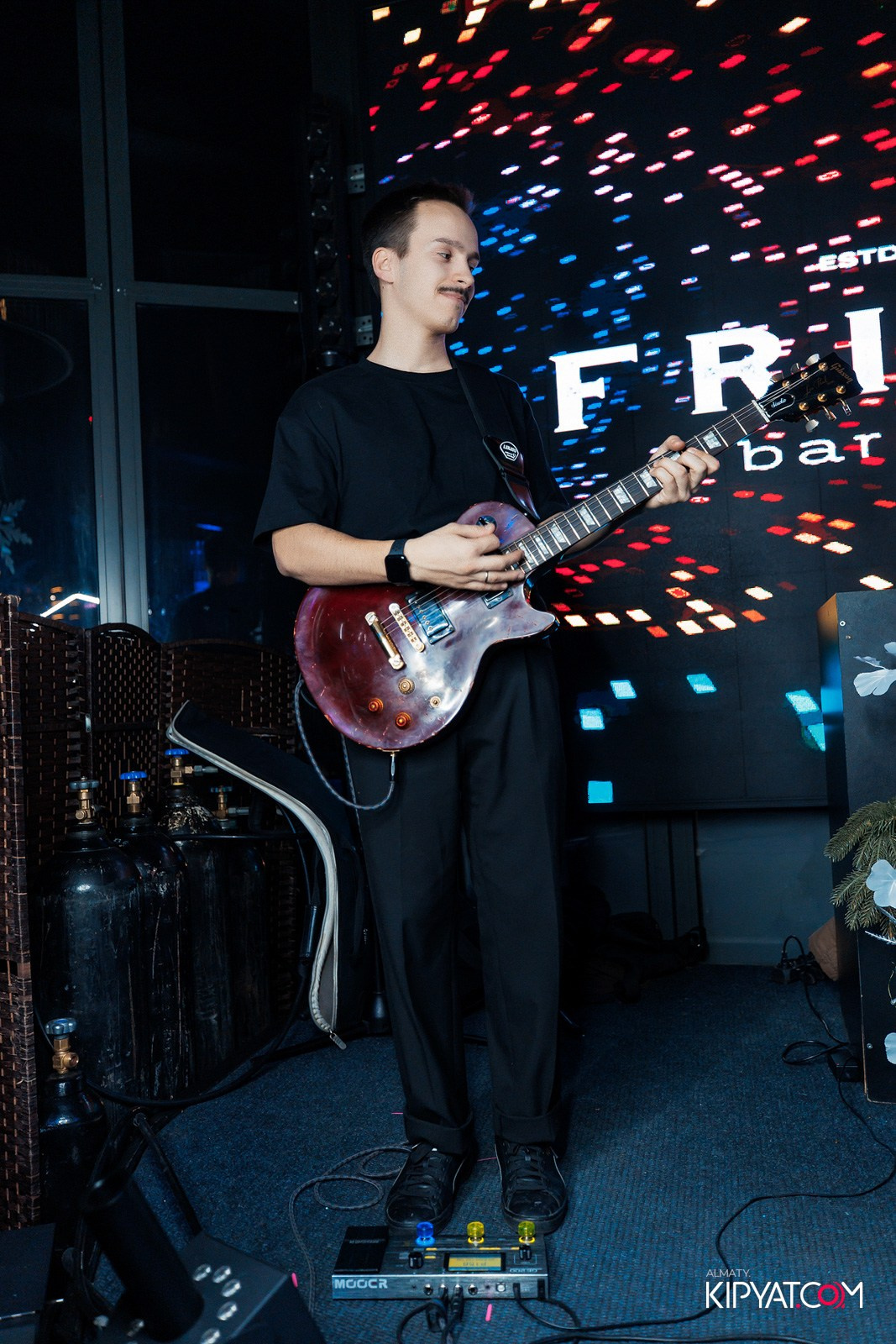 FRIENDS BAR & TERRACE. КИПЯТКОМ АЛМАТЫ!