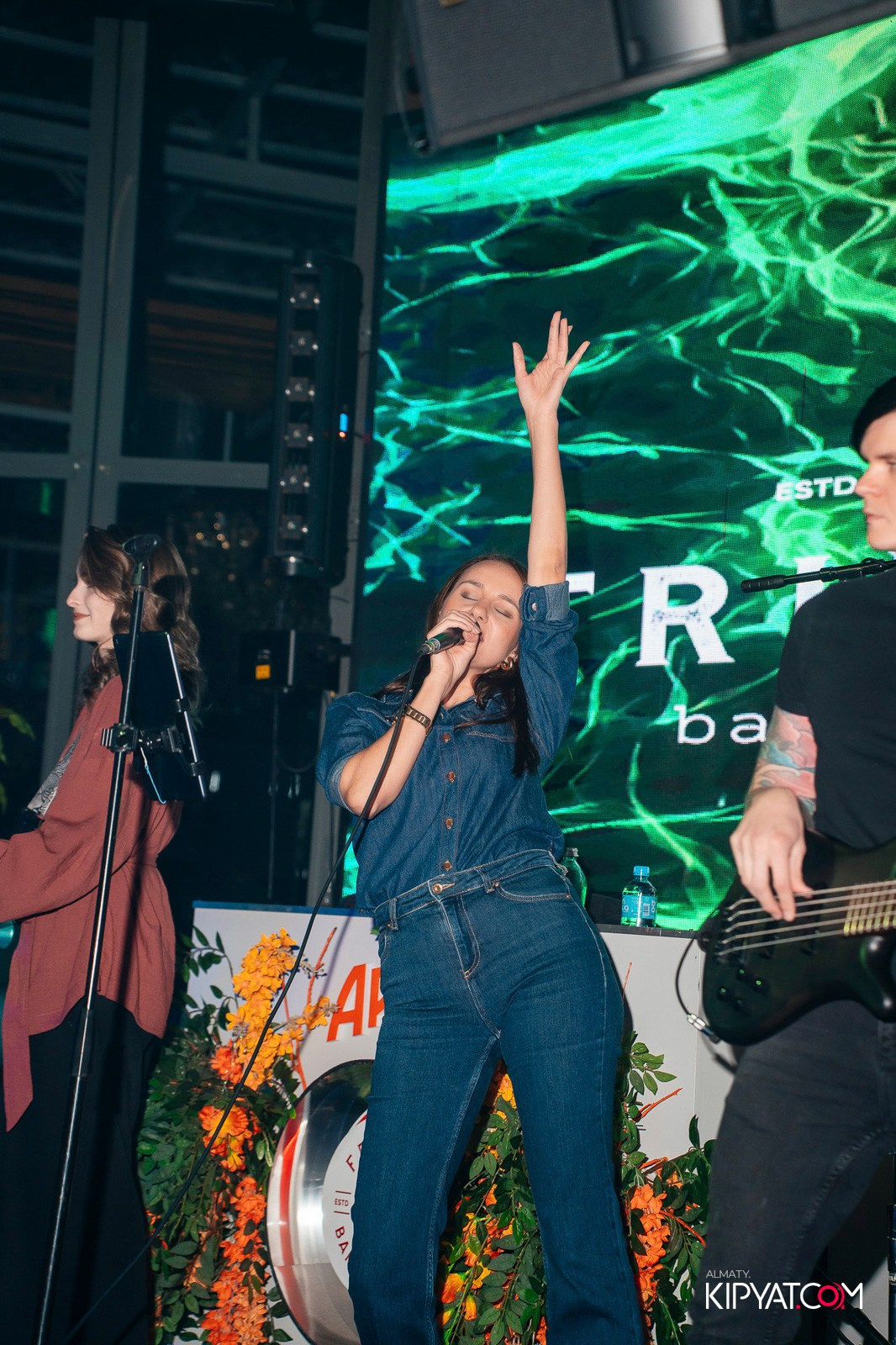 FRIENDS BAR & TERRACE. КИПЯТКОМ АЛМАТЫ!