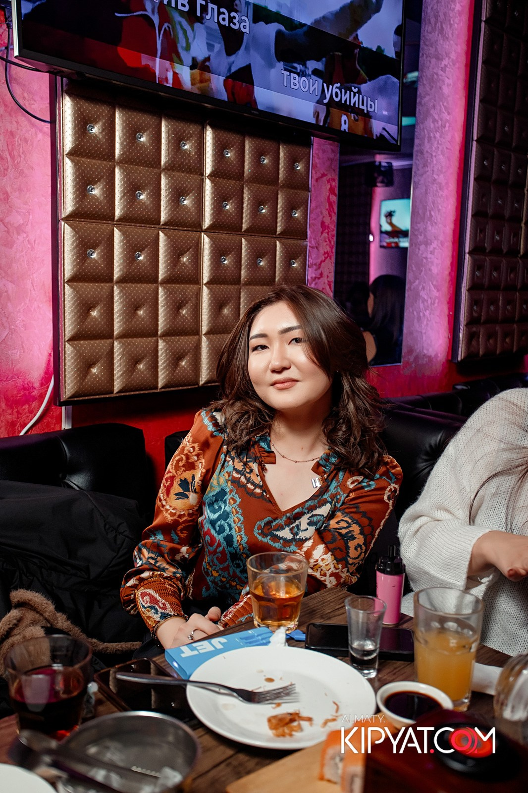 КАРАОКЕ-БАР РОЯЛЬ НА НУРМАКОВА. КИПЯТКОМ АЛМАТЫ!