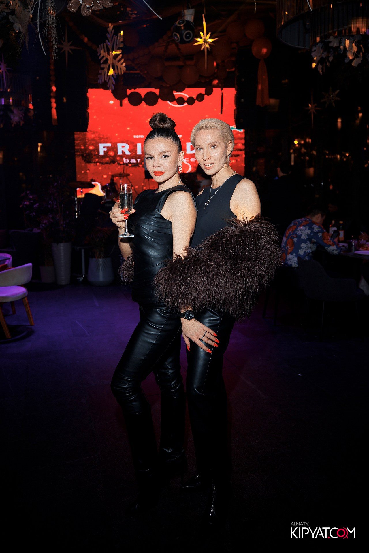 FRIENDS BAR & TERRACE. КИПЯТКОМ АЛМАТЫ! Фотосъемка мероприятий в Алматы