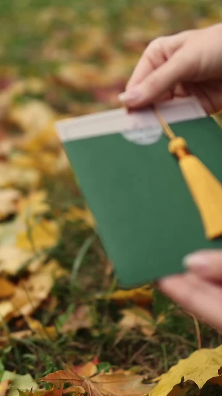 На кальке, от 240 руб шт. Дизайнер полиграфии в Санкт-Петербурге. Заказать свадебные приглашения, подарочные сертификаты, полиграфию для бизнеса, шелковые ленты