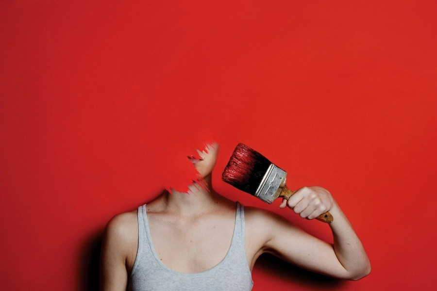 фотография с персонажем без видимого лица в стиле Брук ДиДонато