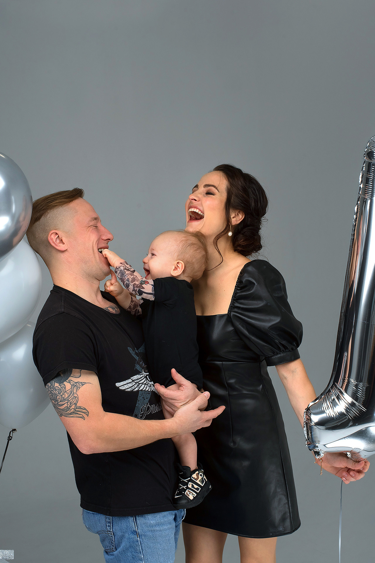 Семейная фотосессия на циклораме в СПб. Фотограф Юлия Кондратьева