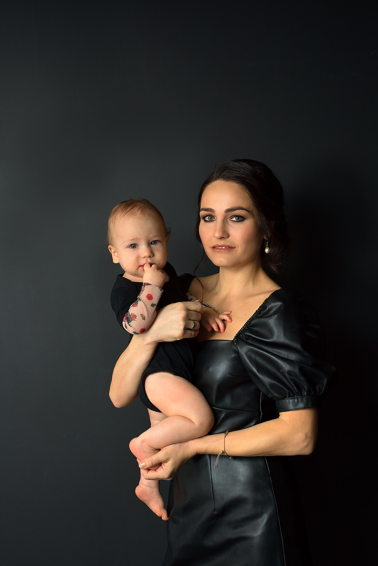 Семейная фотосессия на циклораме в СПб. Фотограф Юлия Кондратьева