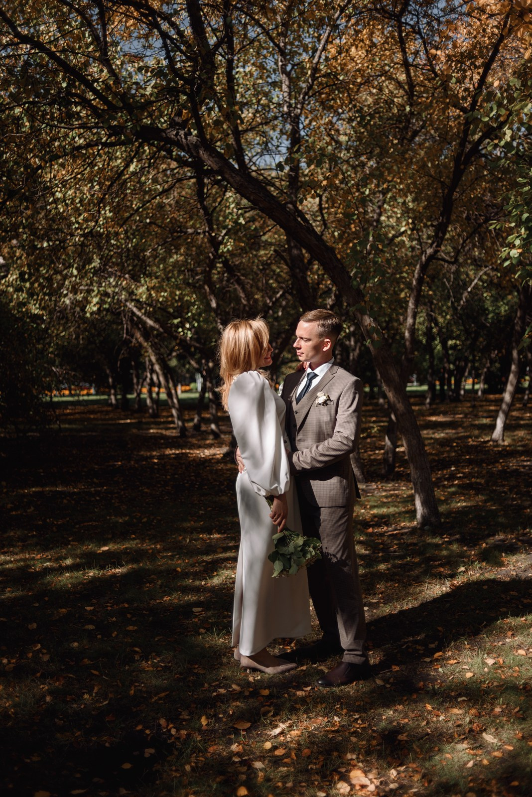 Свадебная фотосессия в стиле минимализм в Тюмени — Максим и Таня — Фотограф Дарья Мустафина. Фотограф Дарья Мустафина, Тюмень