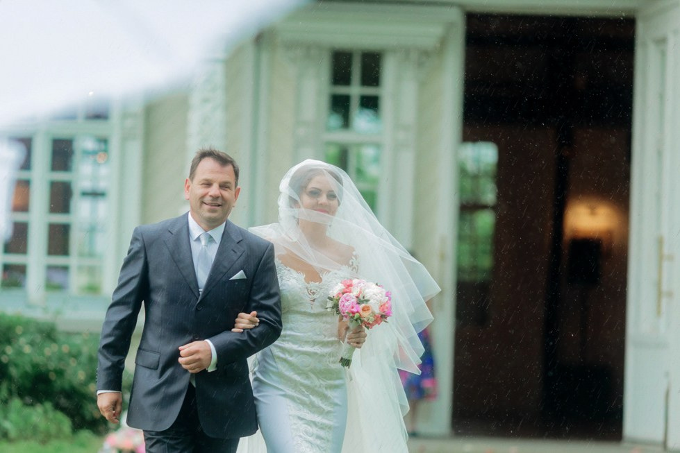 Евгения + Ники (Под дождем). Свадебные и портретный фотограф — Кирилл Зорин