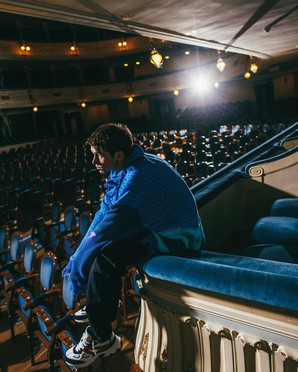 Артист в пустом зале 