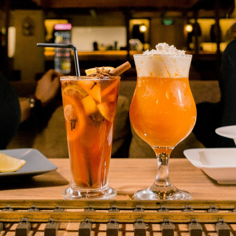 Фото-контент для кафе и ресторанов. AI Фотограф Краснодар: мужские и женские фотосессии, стилизация съемки. Нейро-фотосессии онлайн