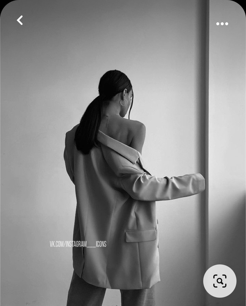 Идея для фотосессии в студии: джинсы, топ